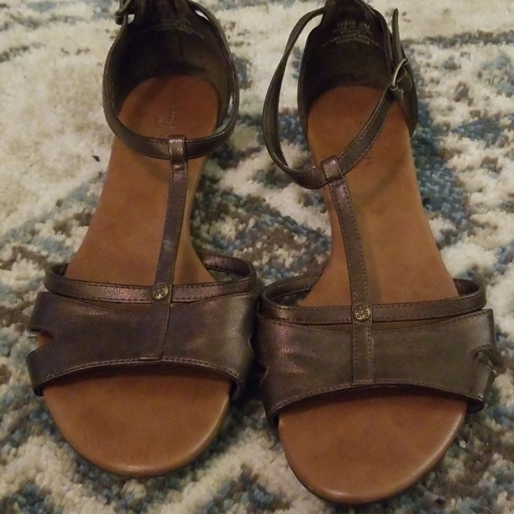 Vera Wang sandals